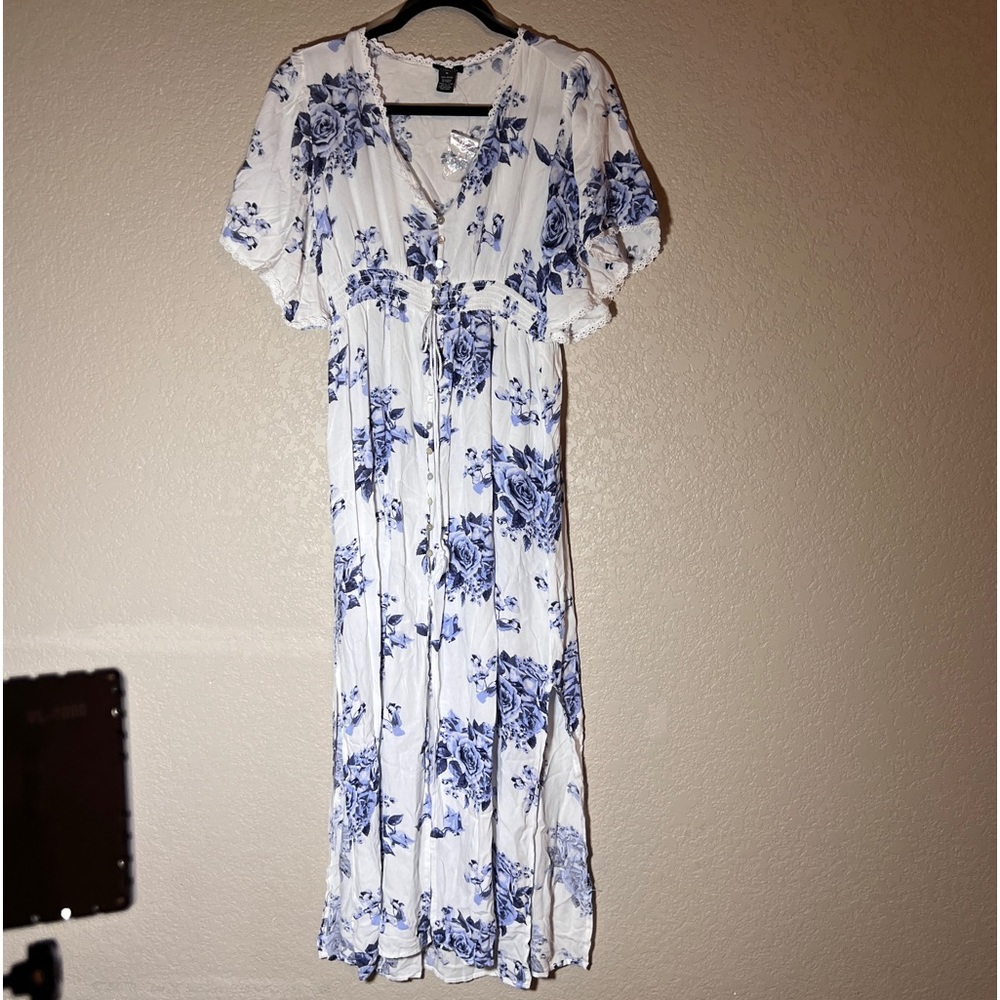 Button Up White with Blue Flowers cobwe up dress size Med